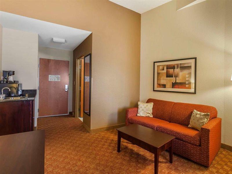 คอมฟอร์ต สวีท คองคอร์ด มิลส์ ซัฟฟอล์ก เชสพีก Hotel ภายนอก รูปภาพ
