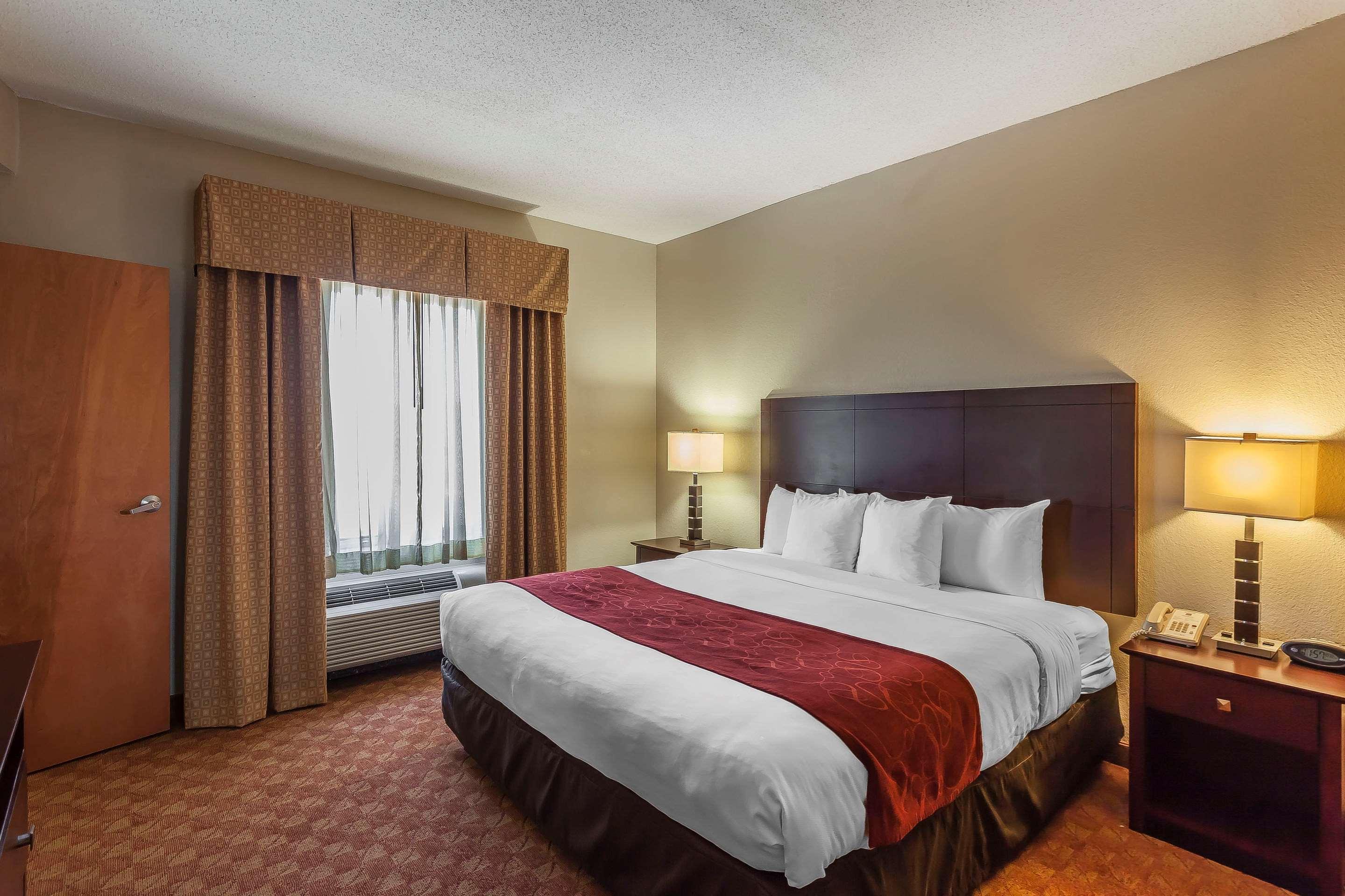 คอมฟอร์ต สวีท คองคอร์ด มิลส์ ซัฟฟอล์ก เชสพีก Hotel ภายนอก รูปภาพ