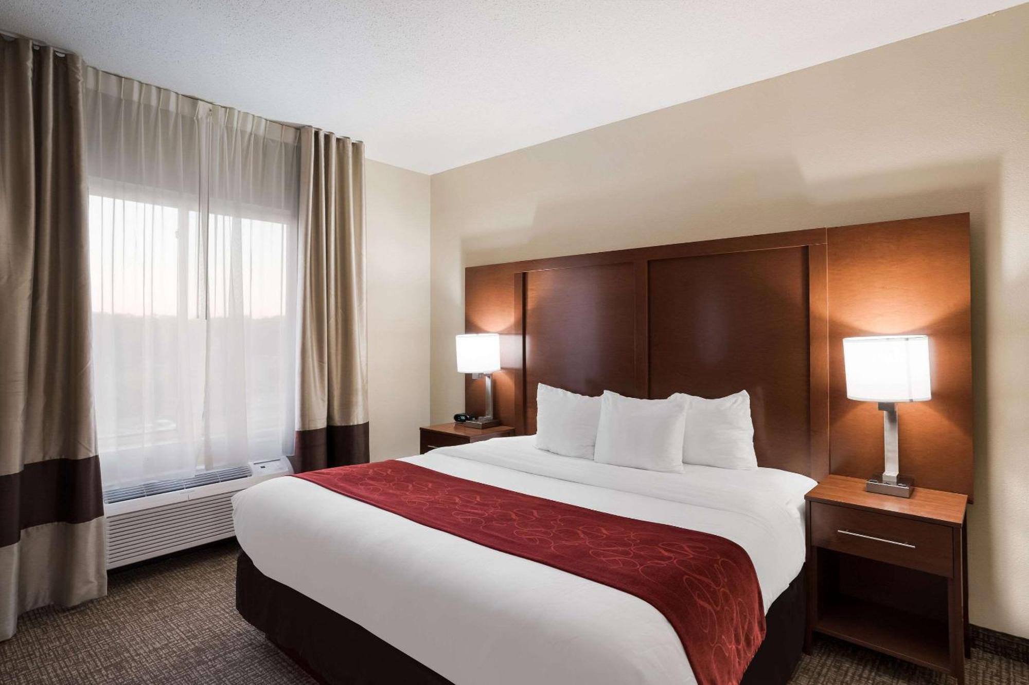 คอมฟอร์ต สวีท คองคอร์ด มิลส์ ซัฟฟอล์ก เชสพีก Hotel ภายนอก รูปภาพ