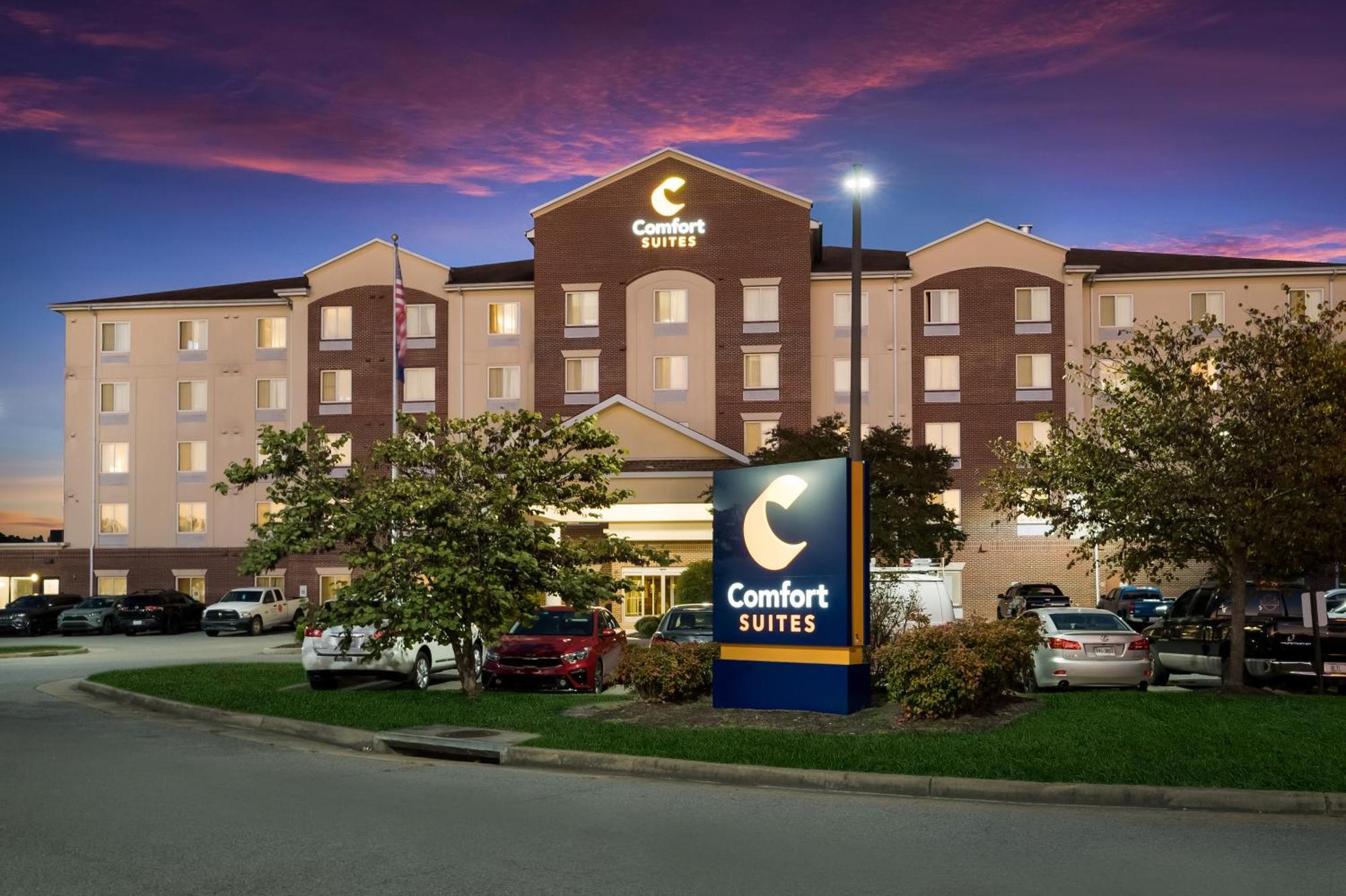 คอมฟอร์ต สวีท คองคอร์ด มิลส์ ซัฟฟอล์ก เชสพีก Hotel ภายนอก รูปภาพ