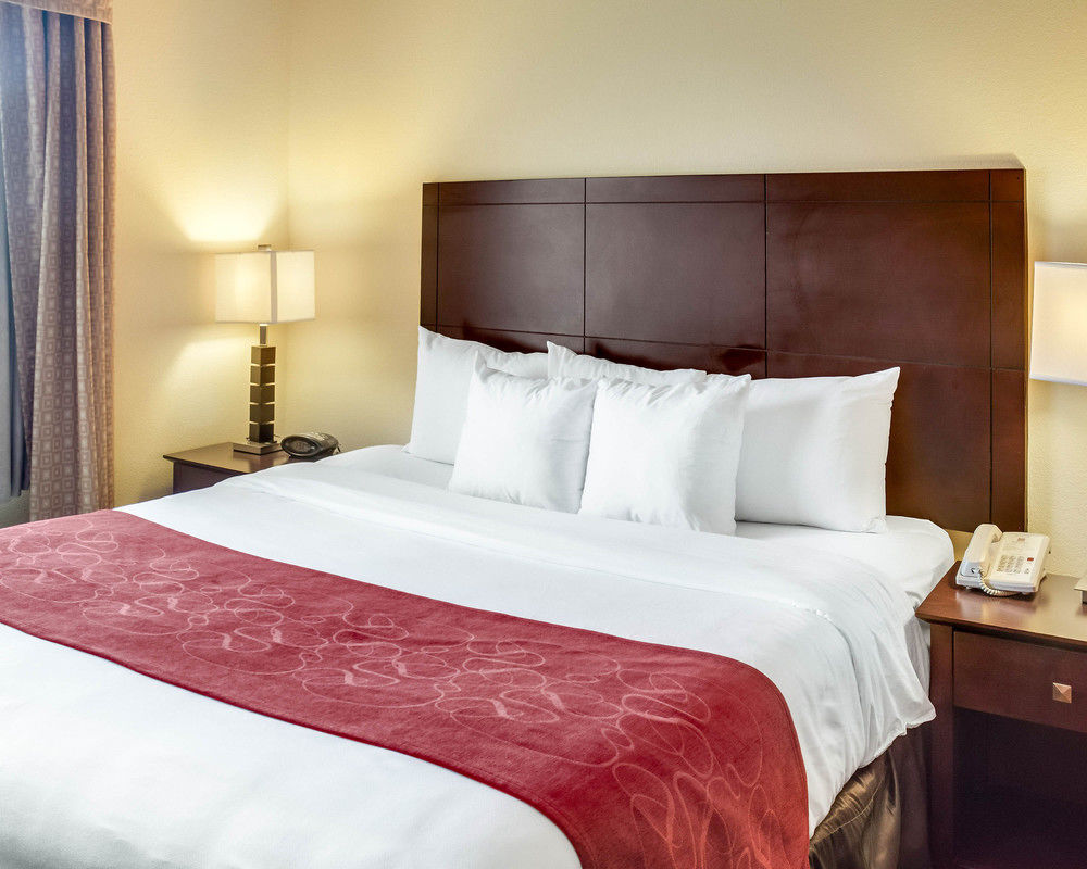 คอมฟอร์ต สวีท คองคอร์ด มิลส์ ซัฟฟอล์ก เชสพีก Hotel ภายนอก รูปภาพ