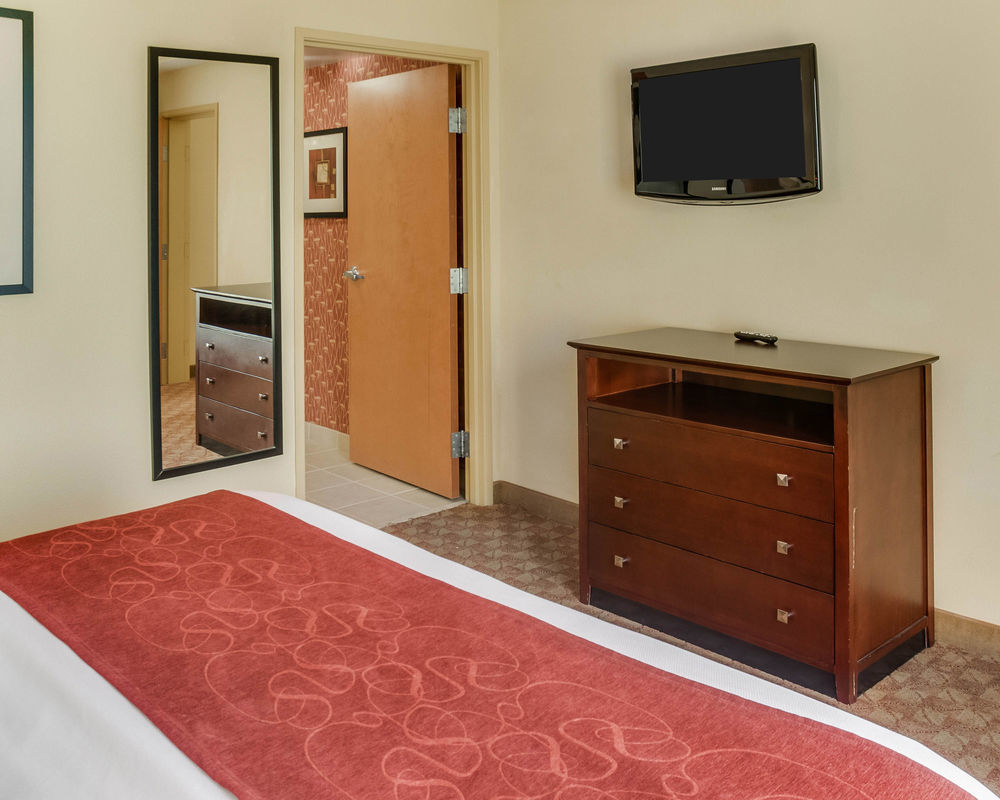 คอมฟอร์ต สวีท คองคอร์ด มิลส์ ซัฟฟอล์ก เชสพีก Hotel ภายนอก รูปภาพ